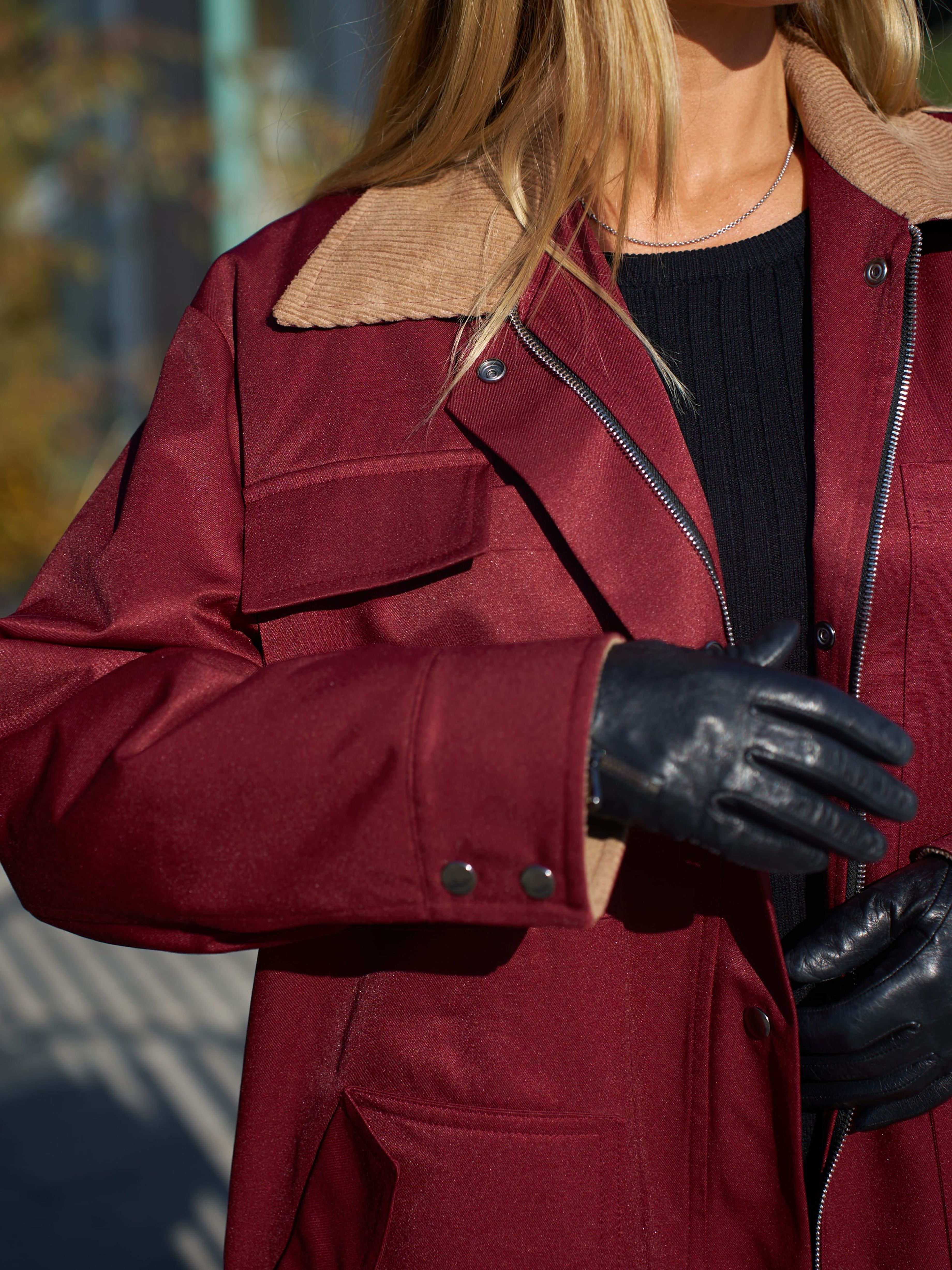 woman_worker_coat_кred_color
