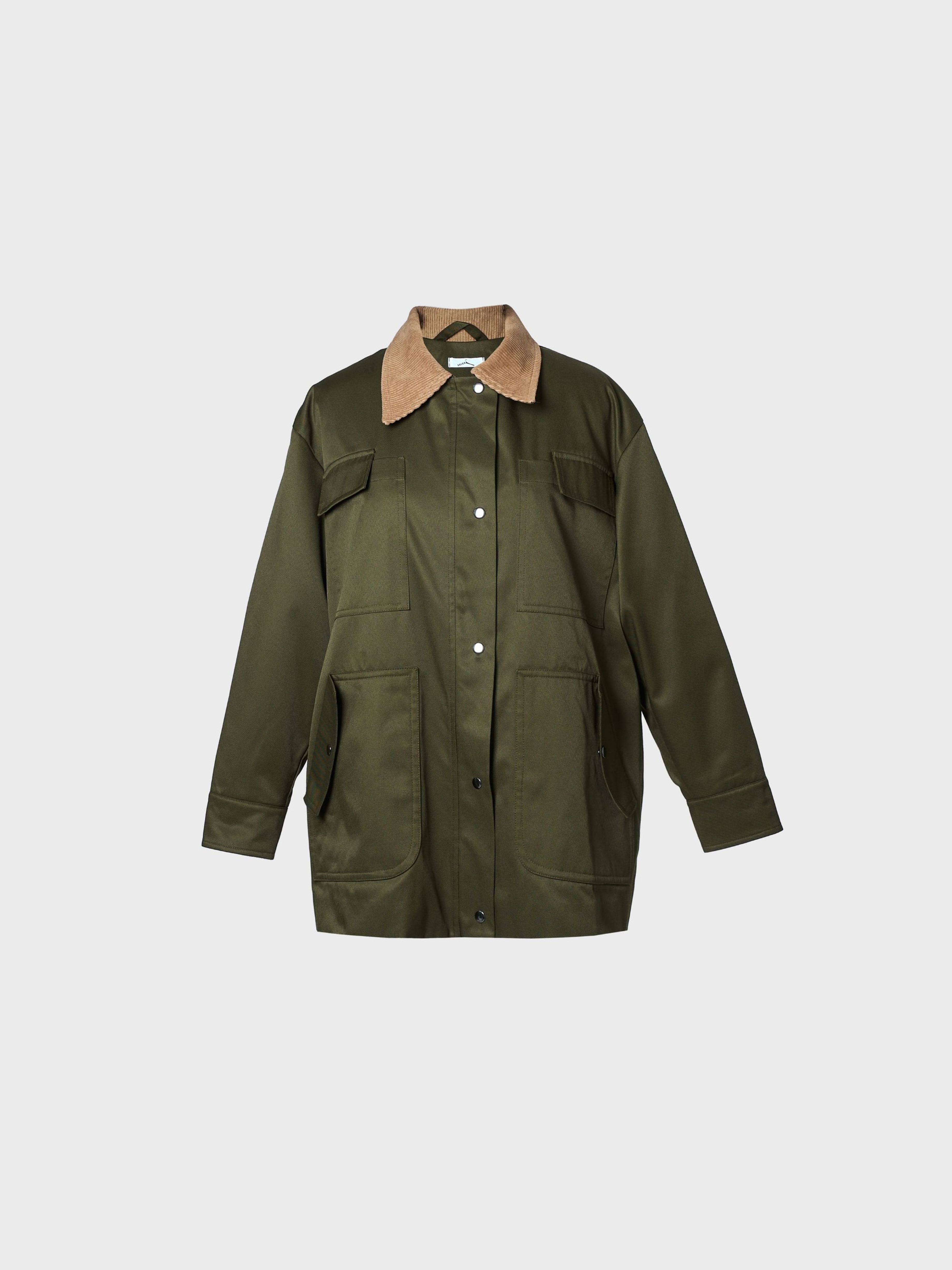 woman_worker_coat_green_color