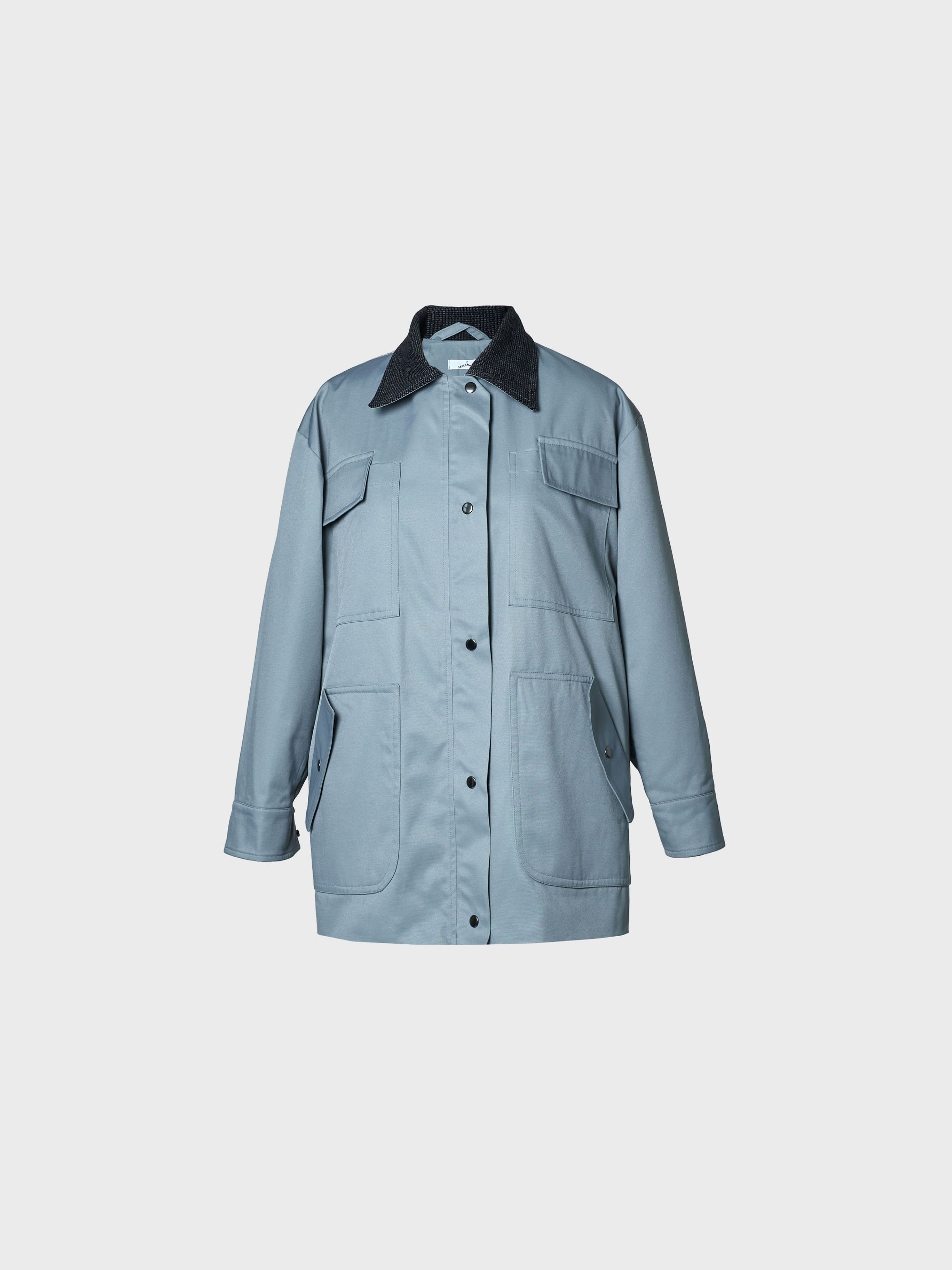 woman_worker_coat_grey