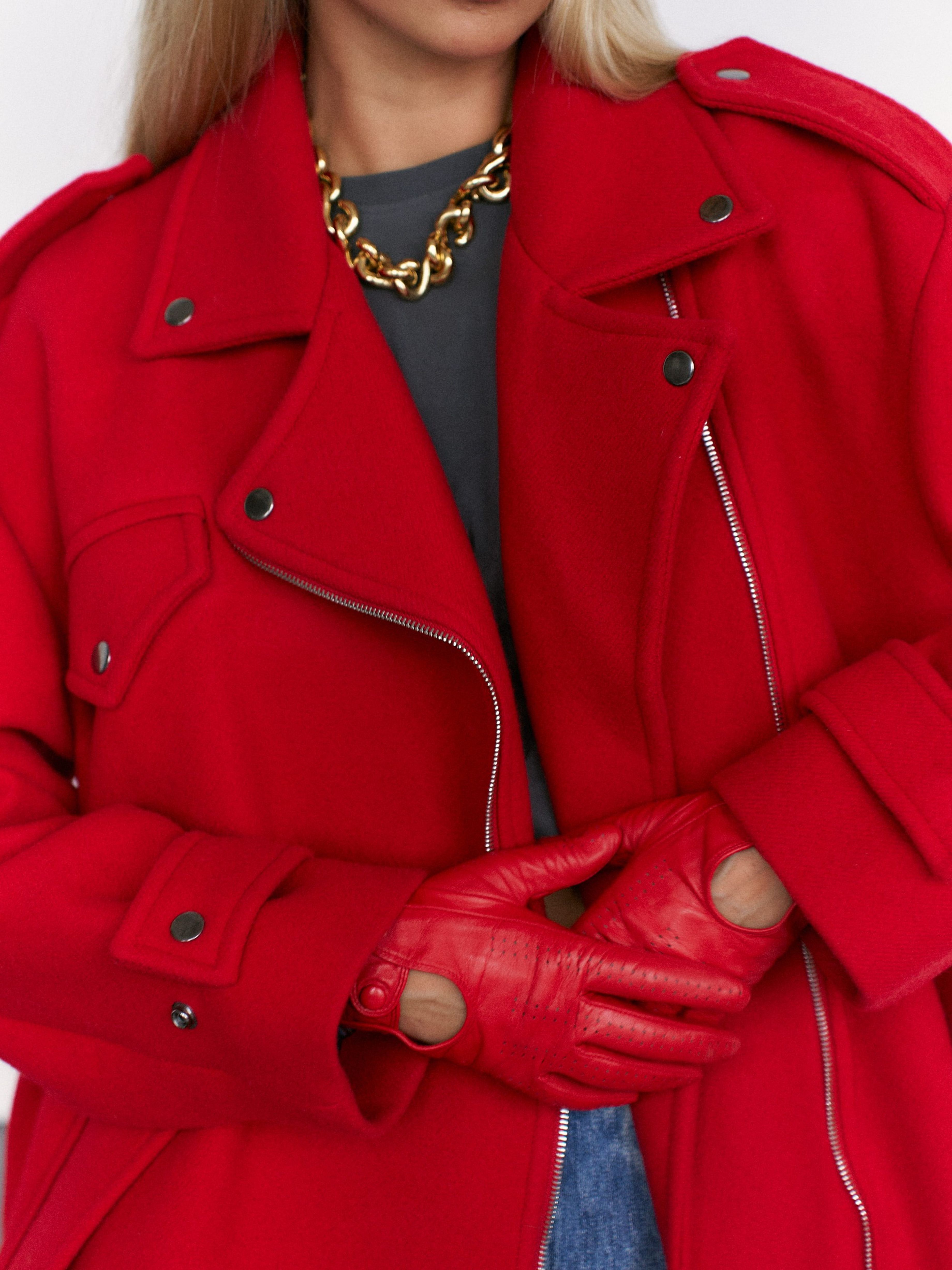 woman_woolen_kosukha_red_color