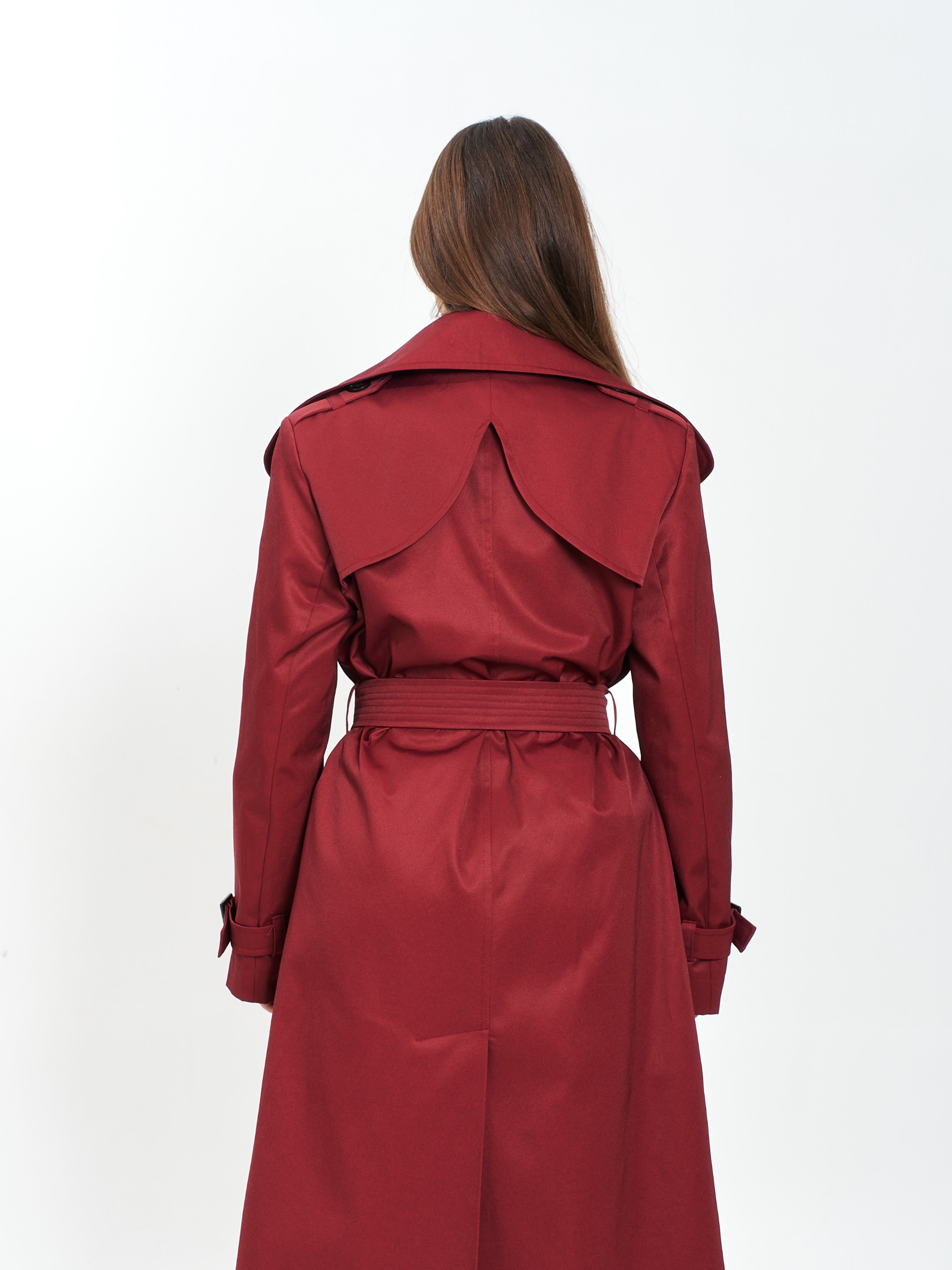Тренч с чётким плечом бордо 