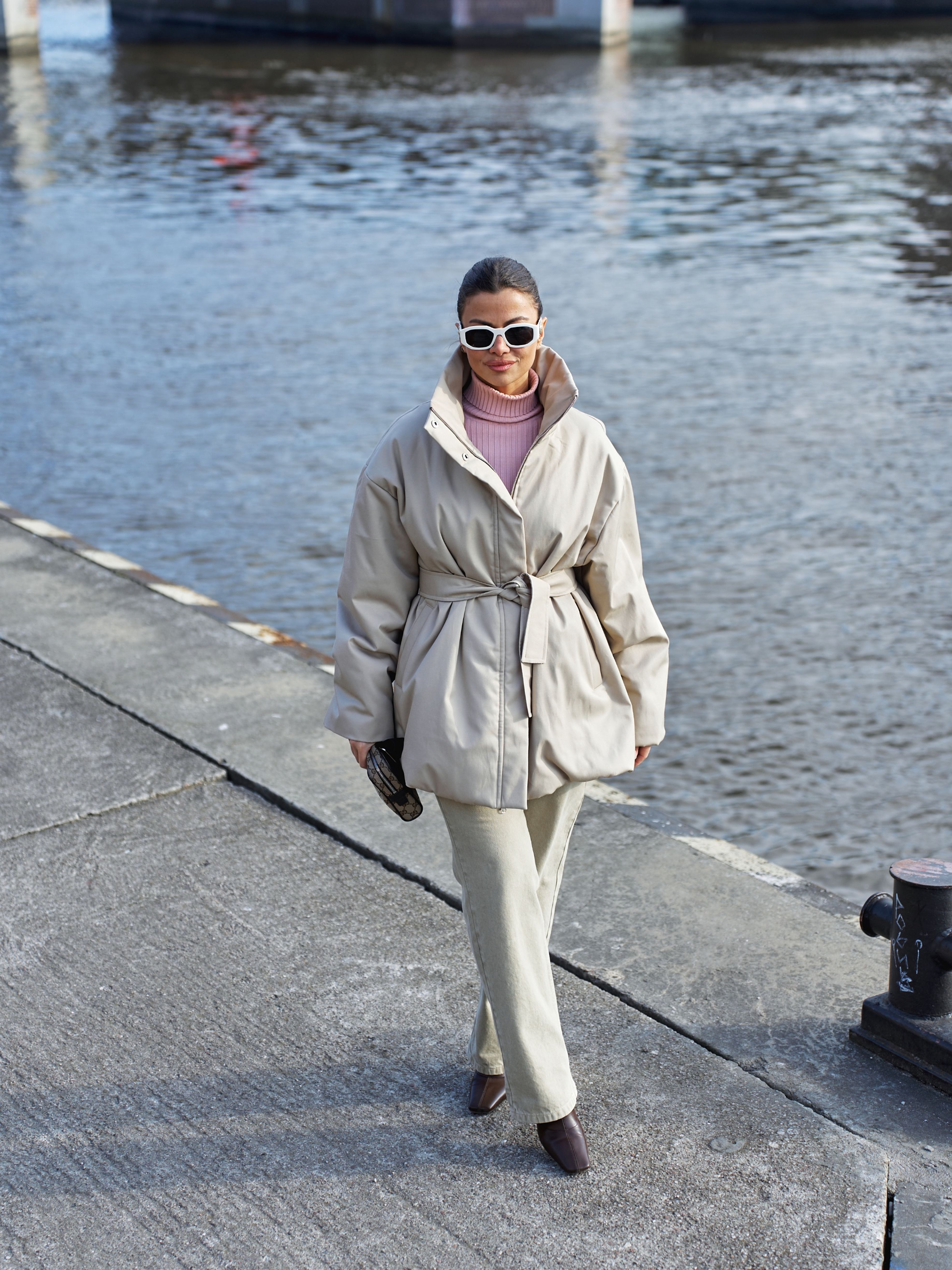 woman_balloon_jacket_beg
