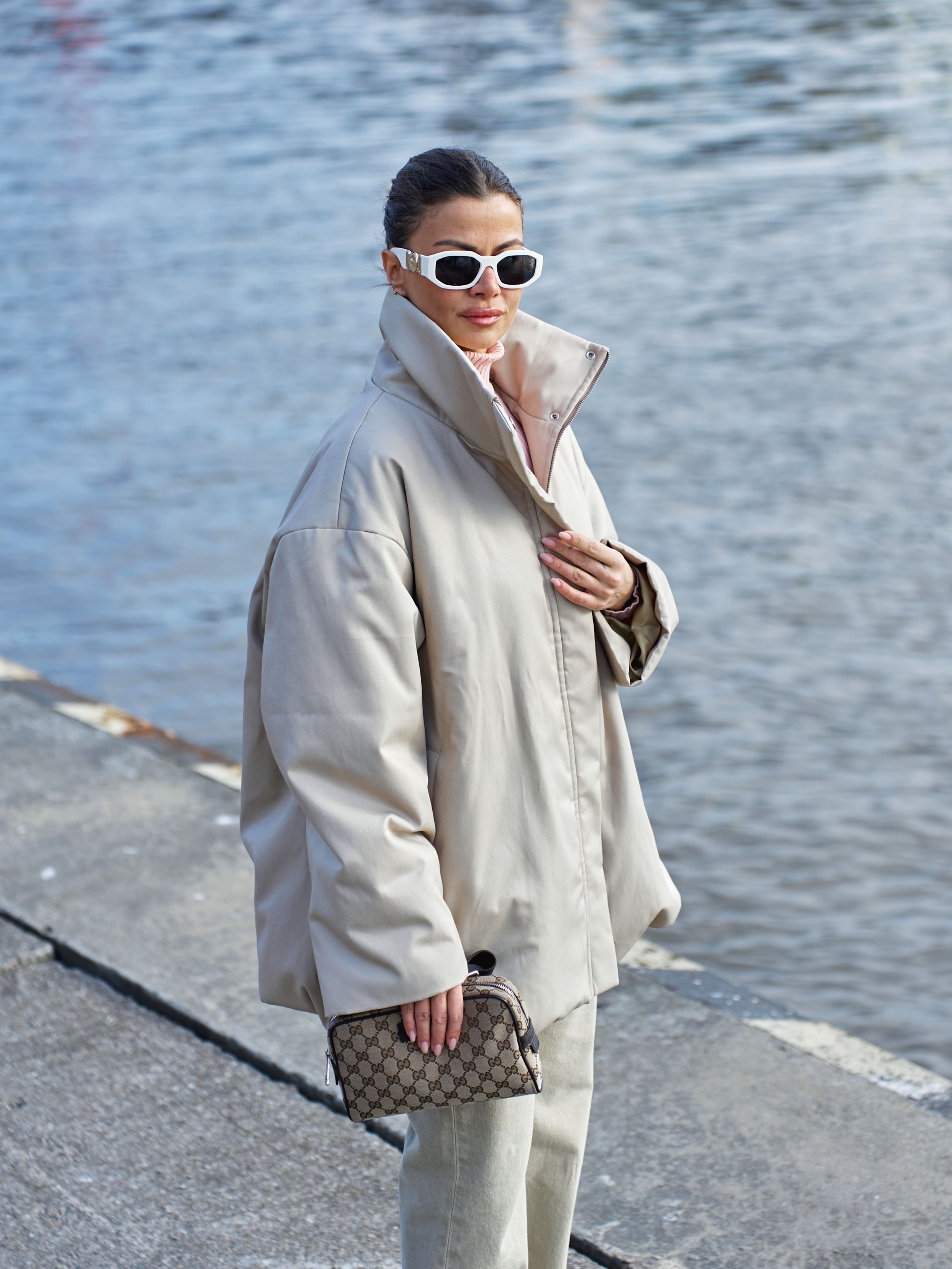 woman_balloon_jacket_beg